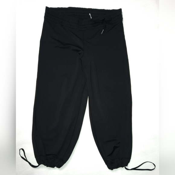 Lululemon Athletica Cropped Exercise Pants - Picture 3 of 3